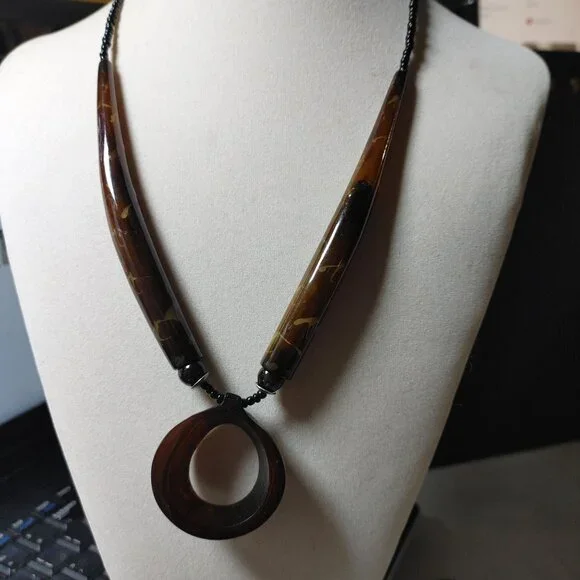 Brown Tan Horn Pendant Necklace Vintage Seed Beaded Strand Barrel Clasp Resin - Picture 9 of 16
